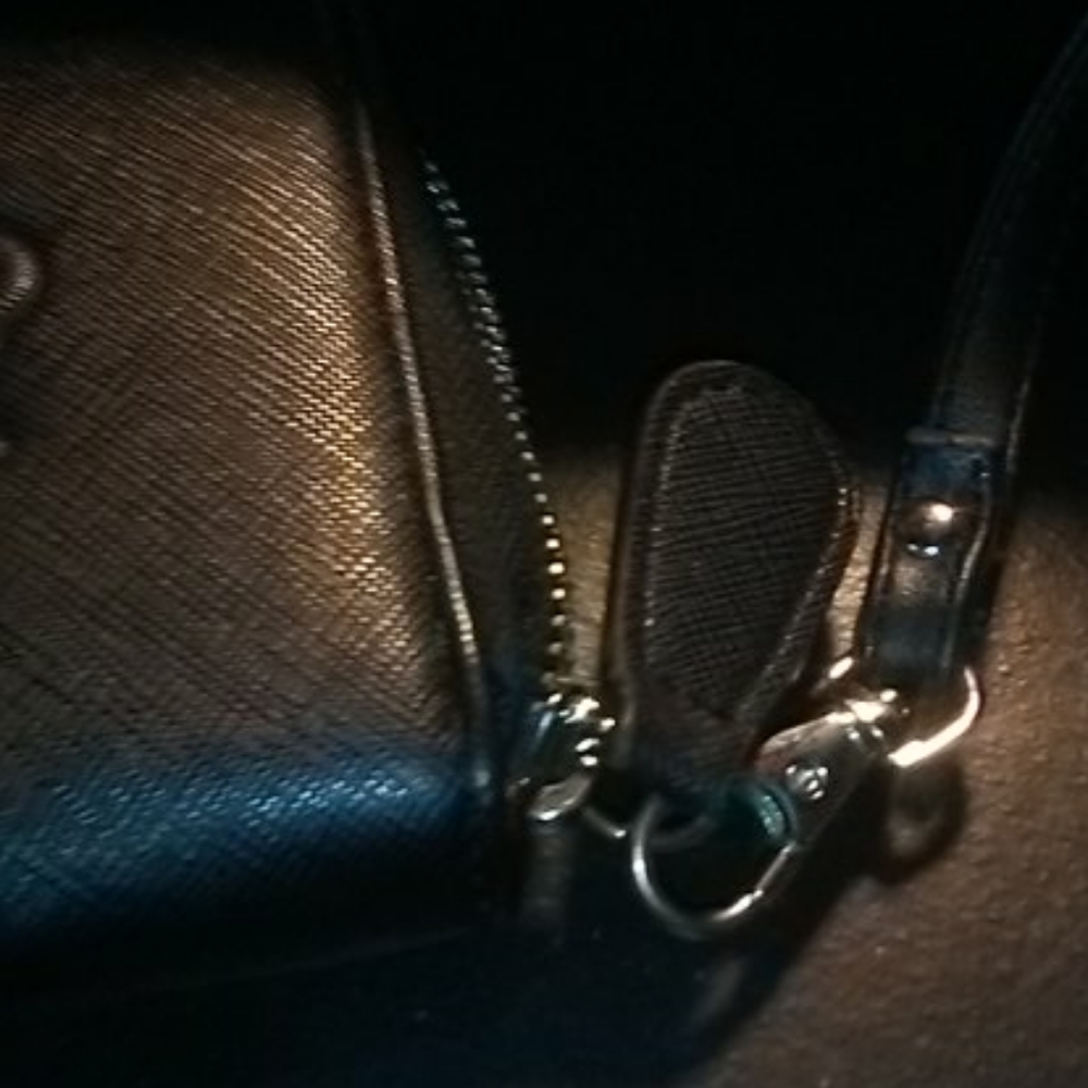 Guess - Picture 4 of 4
